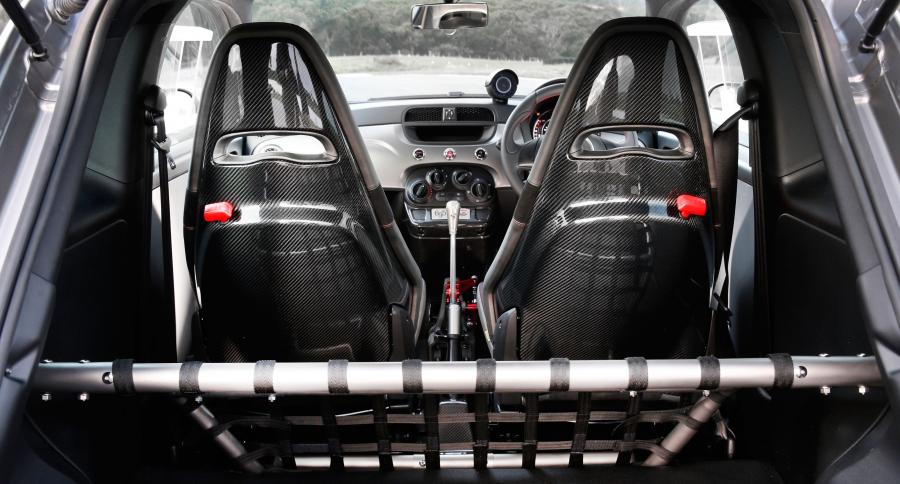 Интерьер Abarth 695 Biposto (312) 2015 года  (AU) (фото 4 из 4)